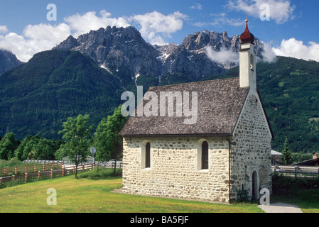 St Margaretha cappella del villaggio di Dolsach vicino a Lienz in Dolomiti di Lienz East Tirol Austria Foto Stock