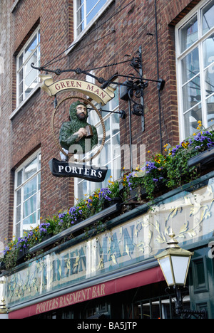 Il Green Man Pub in Euston Road London NW1 Foto Stock