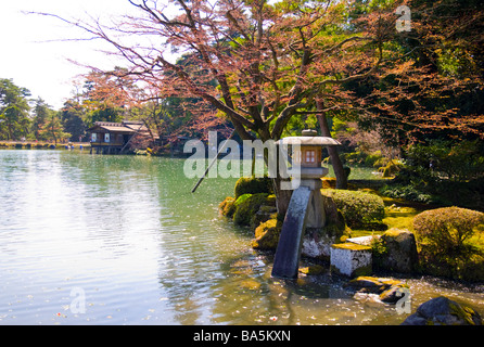 Il Kenroku-en giardino e una famosa Lanterna - Kanazawa, Ishikawa, Giappone Foto Stock