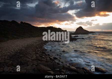 Vista verso Sugarloaf Rock a Cape Naturaliste. Leeuwin-Naturaliste National Park, Australia occidentale, Australia Foto Stock