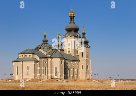 Cattedrale della trasfigurazione slovacca di rito bizantino della Chiesa cattolica romana in un campo vuoto nello sviluppo di Markham Canada Foto Stock