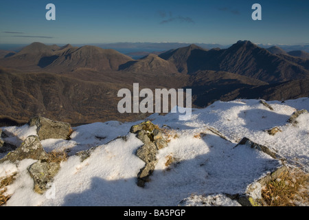 Costa ovest della Scozia e Cullin montagne sull'Isola di Skye prelevato dalla cresta Cullin. Foto Stock