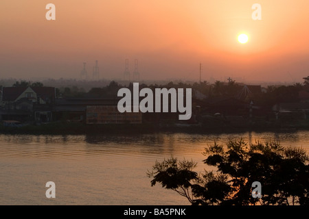 Alba sul fiume Saigon in Ho Chi Minh City Vietnam Foto Stock