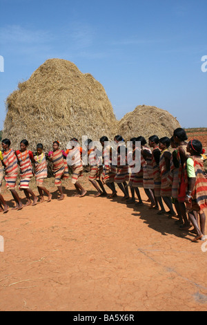 Le donne di indiani Gadaba Tribe danza tradizionale Foto Stock