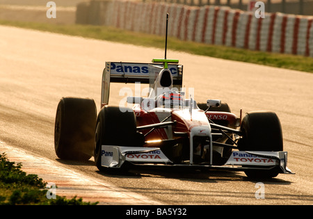 Timo Glock con la Toyota TF109 race car durante un test di Formula Uno in sessioni di Marzo 2009 Foto Stock