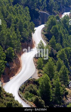 Regione Spagna Valencia mountain-street montagne paese foresta strada avvolgimento connessione ricurva tranquillo isolamento solitudine Foto Stock
