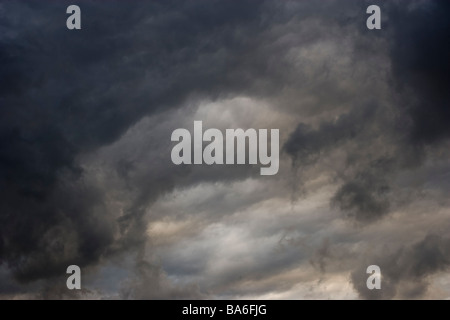 Aria di tempesta come un avvicinamento parte anteriore si sposta in Foto Stock