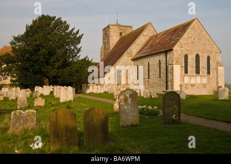 Amberley Chiesa Parrocchiale West Sussex nelle prime ore del mattino Foto Stock