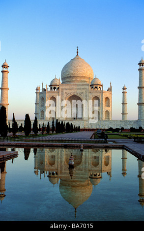 India, Uttar Pradesh, Agra il Taj Mahal classificato come patrimonio mondiale dall' UNESCO, Mumtaz Mahal mausoleo Foto Stock