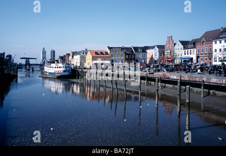 Aprile 12, 2009 - porto interno della città tedesca di Husum. Foto Stock