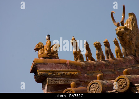 La fine del tetto di una torre nel parco della città di forbiden bejing Foto Stock