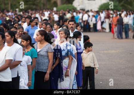 Goans celebra il Venerdì Santo a San Antonio chiesa Siolim Goa in India. L'ex enclave Portoghese è prevalentemente cattolico Foto Stock