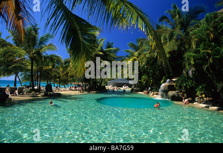 Piscina del resort sull'Isola di Hamilton, Isole Whitsunday, della Grande Barriera Corallina, Australia Foto Stock