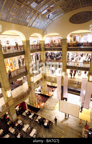 Vista interna della Nordiska Kompaniet Department Store, Stoccolma, Svezia Foto Stock