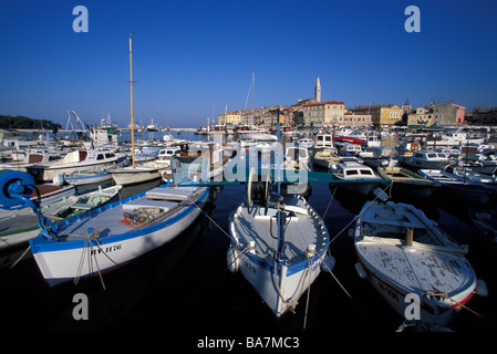 Barche nel porto, Rovigno, Istria, Croazia Foto Stock