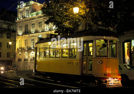 Tram, Largo do Chiado, Bairro Alto, Lisbona, Lisbona, Portogallo Foto Stock