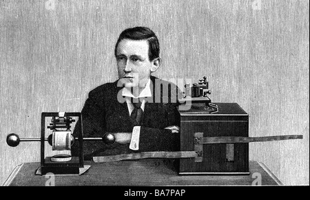 Marconi, Guglielmo, 25.4.1874 - 20.7.1937, ingegnere e inventore italiano del sistema radiotelegrafo, a metà lunghezza con telegrafo, circa 1897, Foto Stock