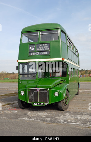 Tre quarti frontale di JJD 440D 1966 AEC Routemaster R2R Londra Trasporto RML 2440 A Cobham Museo Bus molla annuale Foto Stock