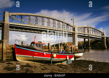 Il Royal Albert ponte che collega Devon e Cornwall attraverso il fiume Tamar Foto Stock