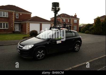 Google streetview pellicole auto in una strada residenziale Foto Stock