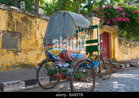 In rickshaw nel Quartiere Francese o ville Blanche Pondicherry Tamil Nadu India Foto Stock