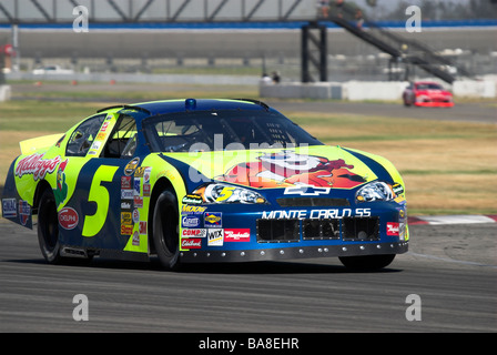 Un 2006 Chevy Monte Carlo NASCAR storico presso Auto Club Speedway di Fontana, in California, Stati Uniti d'America Foto Stock