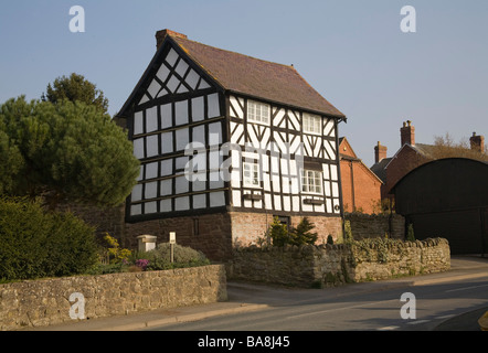 Luston Herefordshire Inghilterra UK Marzo Knapp House un bel mezzo edificio con travi di legno in questo piccolo villaggio Foto Stock