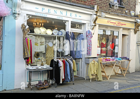 Abbigliamento Vintage shop passaggio di Camden Islington Londra Inghilterra REGNO UNITO Foto Stock