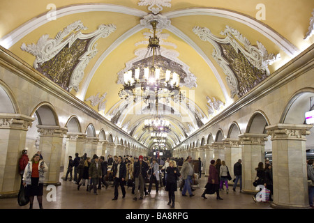 Komsomolskaya Stazione della metropolitana di Mosca Russia Foto Stock