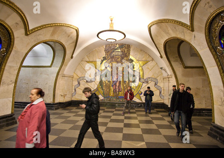 Nowoslobodskaya la stazione della metropolitana di Mosca, Russia Foto Stock