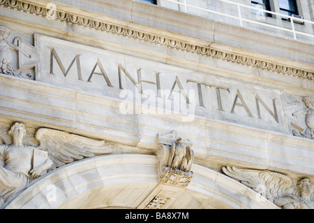 Dettagli architettonici su edificio urbano Foto Stock