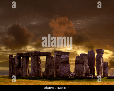 Stonehenge sulla Piana di Salisbury nel Wiltshire nel sud ovest dell'Inghilterra. Foto Stock