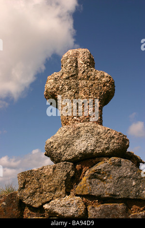 Croce di pietra su Sant Helens Oratorio Cape Cornwall Regno Unito Foto Stock