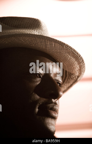 African American uomo che indossa fedora hat Foto Stock