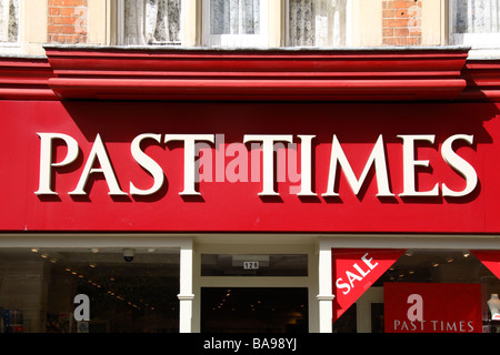 Il negozio di fronte dei tempi passati regali, Windsor, Berkshire, Regno Unito. Foto Stock