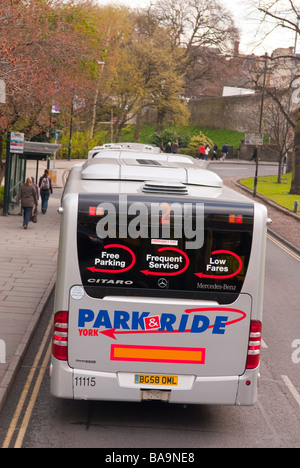 Il retro di un park & ride bus in York,Yorkshire, Regno Unito Foto Stock