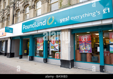 Vista generale della sterlina Poundland Shop in alto di Ipswich Suffolk Street East Anglia Foto Stock