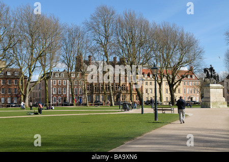 Queens Square nel centro città di Bristol Inghilterra Foto Stock