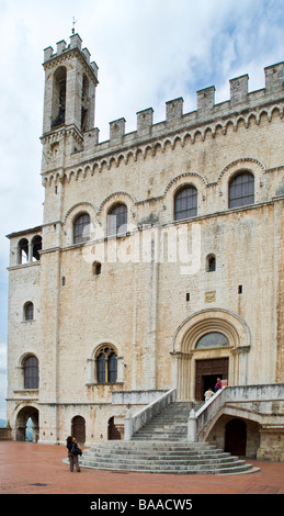 Piazza Grande e Palazzo dei Consoli gubbio umbria Foto Stock