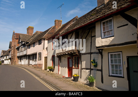 La Church Road Steyning Sussex, pieno di vecchi edifici con travi di legno, alcuni Tudor. Foto Stock