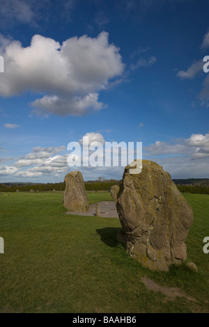 Pietre permanente a Newgrange un anno 5000 vecchia tomba di passaggio in Co Meath Irlanda Foto Stock