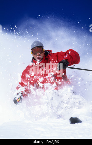 L uomo lo sci di discesa in Utah in una giornata di sole. Foto Stock