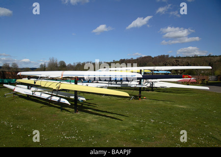 Barche a remi essendo memorizzato nella motivazione del Leander Club, Henley on Thames, Oxfordshire, Regno Unito. Foto Stock