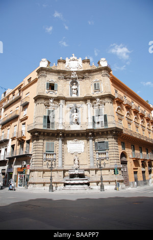 Fontana a quattro angoli, Quattro Canti, Palermo, Sicilia, Italia Foto Stock