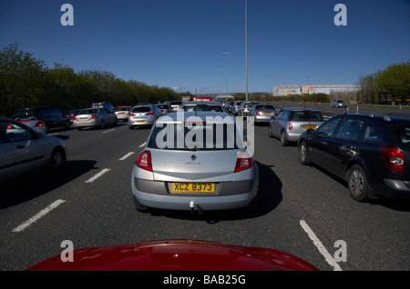 Ingorgo sull'autostrada M2 al di fuori di Belfast in Irlanda del nord su un bank holiday Foto Stock