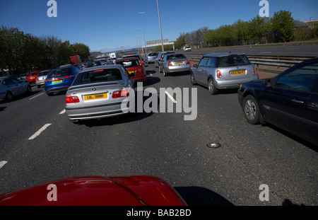 Ingorgo sull'autostrada M2 al di fuori di Belfast in Irlanda del nord su un bank holiday Foto Stock