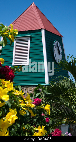 Unico red tin roof orologio svedese Gustavia St Barts Foto Stock