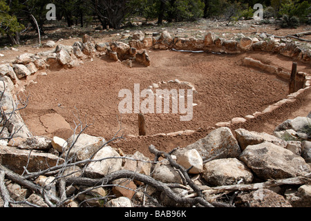 Grande kiva una camera cerimoniale a tusayan le rovine e il museo bordo sud del parco nazionale del Grand Canyon arizona usa Foto Stock