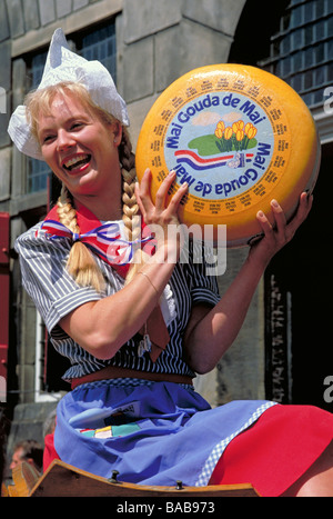 Elk129 6883 Paesi Bassi Gouda giorno di mercato promuovendo il nuovo può gouda Foto Stock