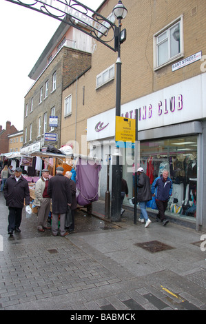 Oriente mercato st a Walworth, London, England, Regno Unito Foto Stock